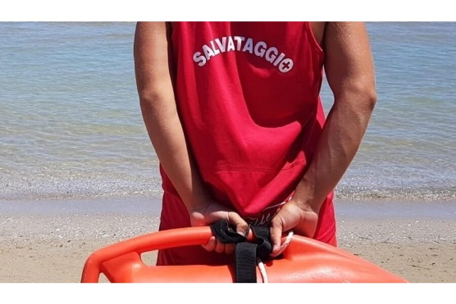 Nel Savonese. Aveva già salvato la moglie della vittima poi si è tuffato di nuovo