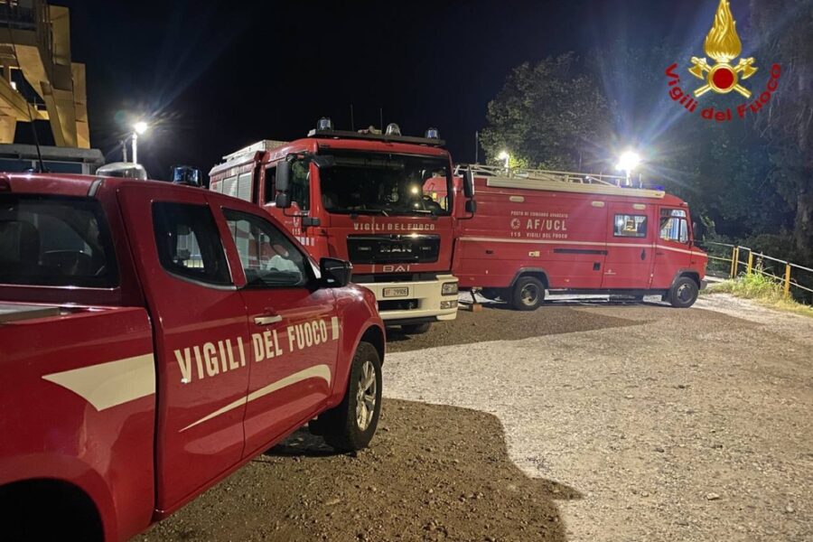Vigili del fuoco e carabinieri stanno setacciando la zona di Ostiglia