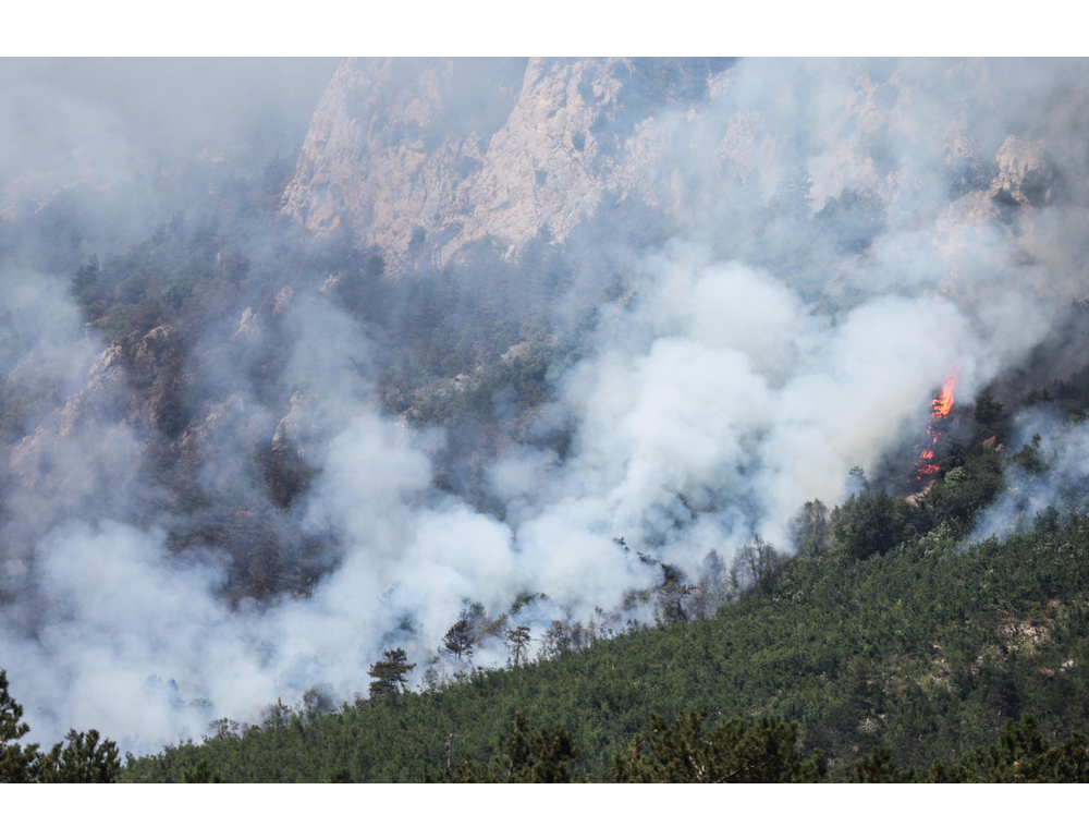 Bloccati tra le fiamme in Abruzzo, recuperati soccorritori e militari