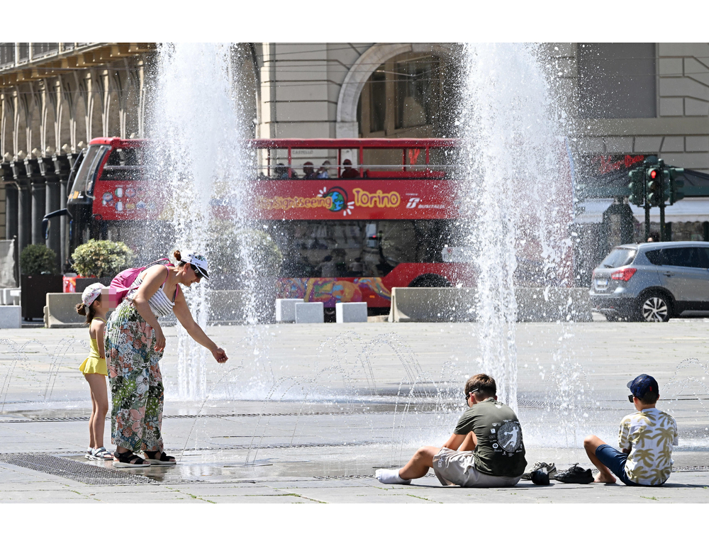 Caldo, lunedì restano 19 le città con bollino rosso
