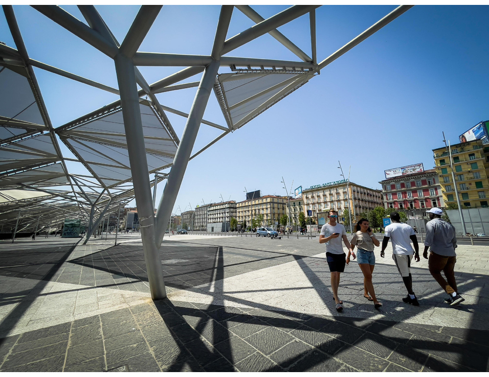 Caldo record, alla Stazione di Napoli e al mercato di Afragola 48 gradi