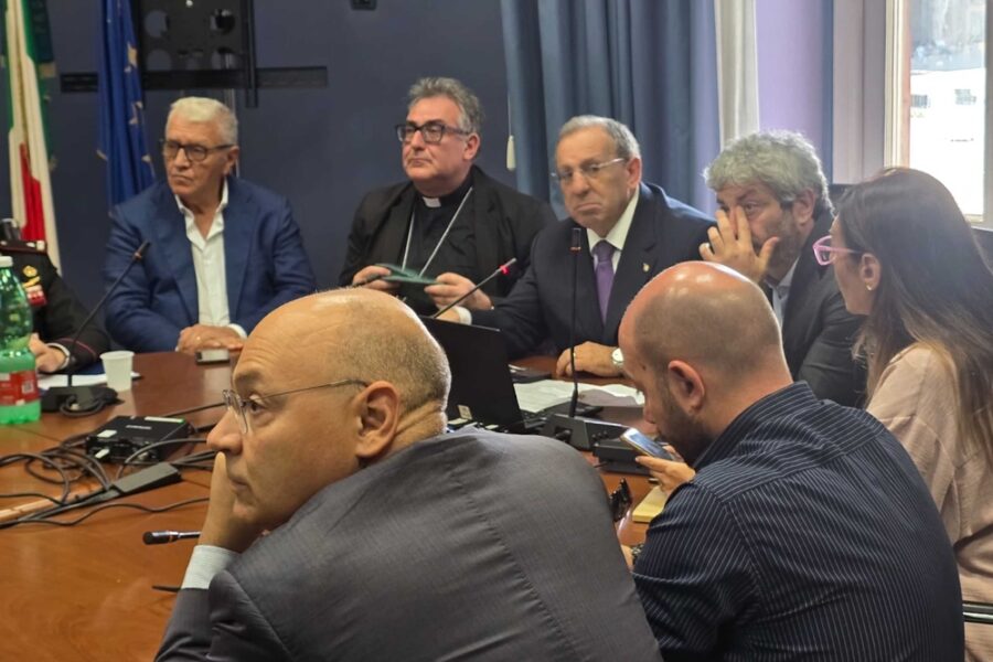 Prefetto di Napoli si confronta con sindaci e vescovo di Pozzuoli
