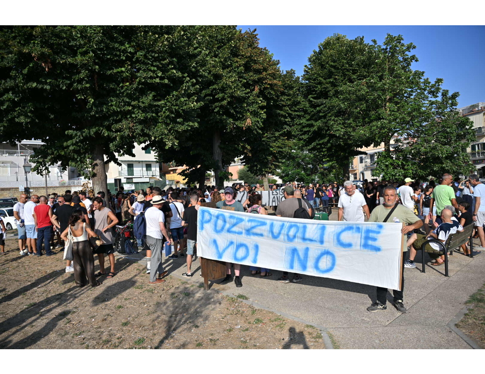 Campi Flegrei: ancora proteste, corteo al porto di Pozzuoli