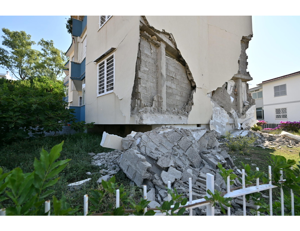 Campi Flegrei, vescovo di Pozzuoli ‘la situazione è veramente difficile’