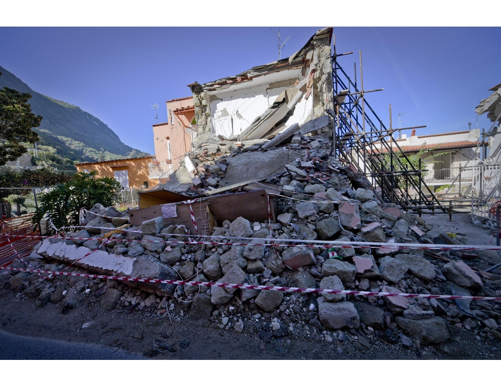 Casamicciola, rinasce la piazza Maio simbolo del sisma del 2017
