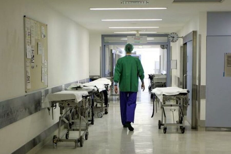 Accertamenti della Asl. Il Comune ordina la disinfestazione e chiede "apriteci i cortili"