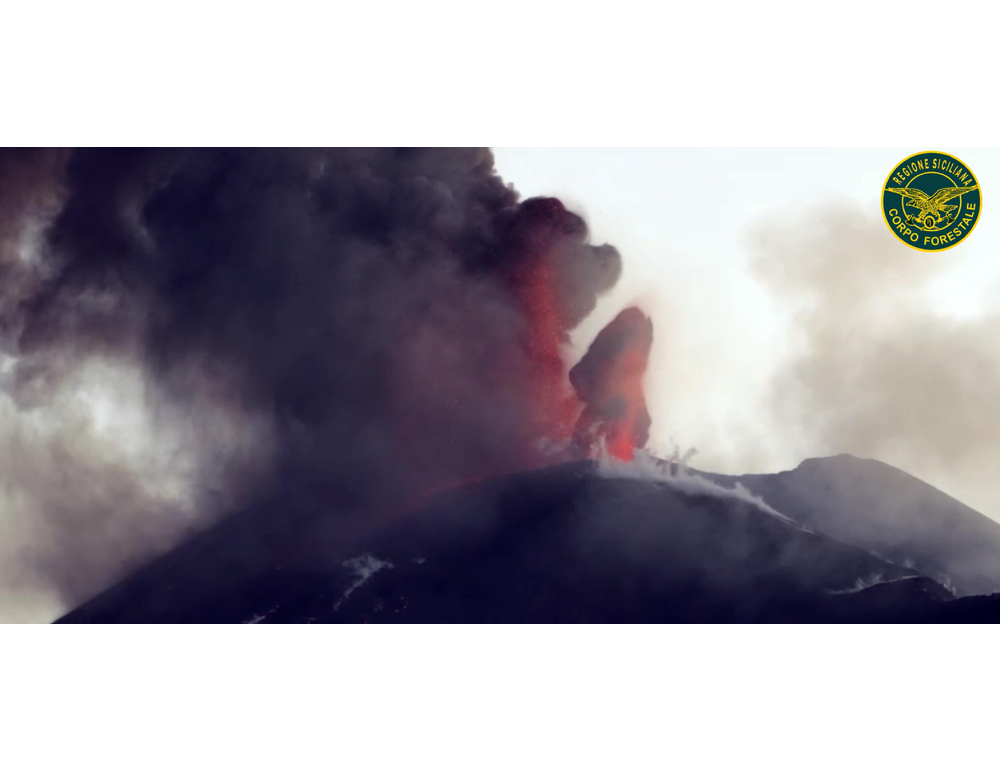 Cenere sull’Etna, sospese attività allo scalo di Comiso fino alle 11 di domani