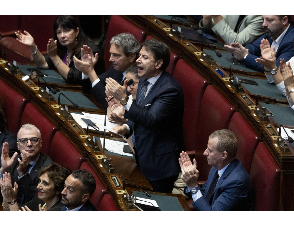 Conte, non votiamo il sostegno militare all’Ucraina