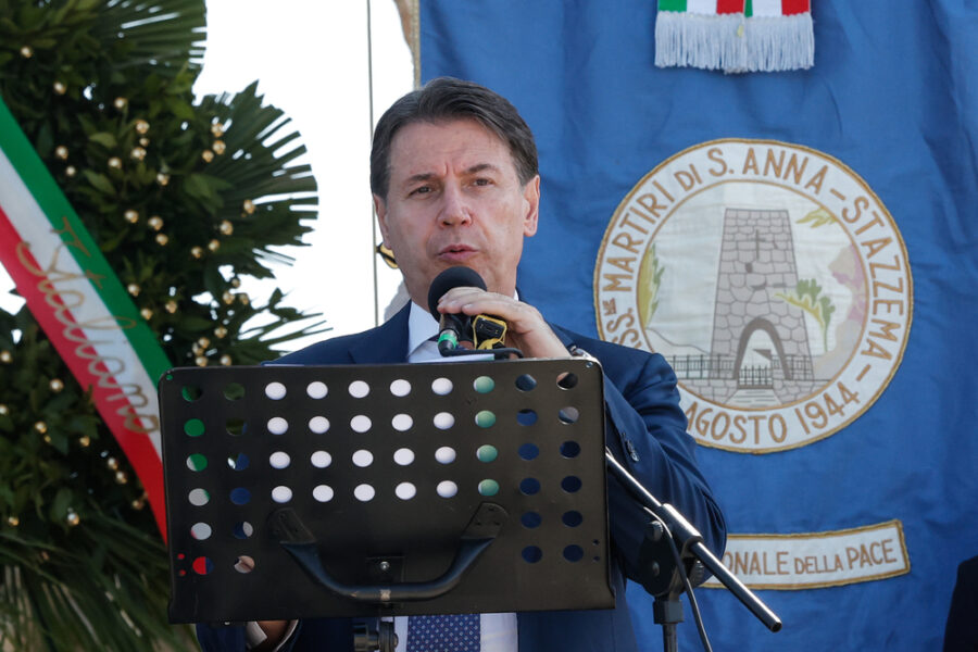 Mentre la premier 'fa interviste per dire che l'Italia è più forte di prima'