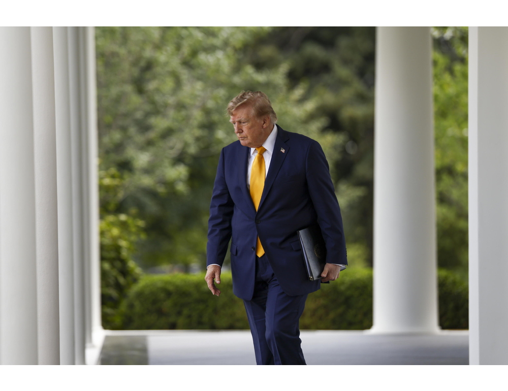 Corte Suprema autorizza Trump a limitare il voto per posta
