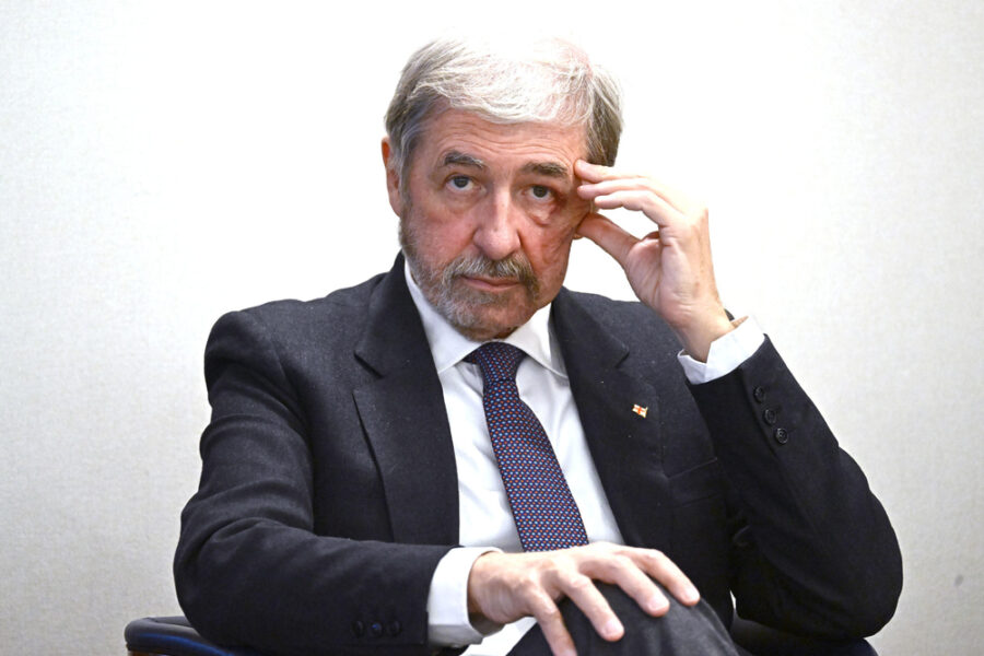 "Per chi ha dovere e capacità di costruire le nuove infrastrutture