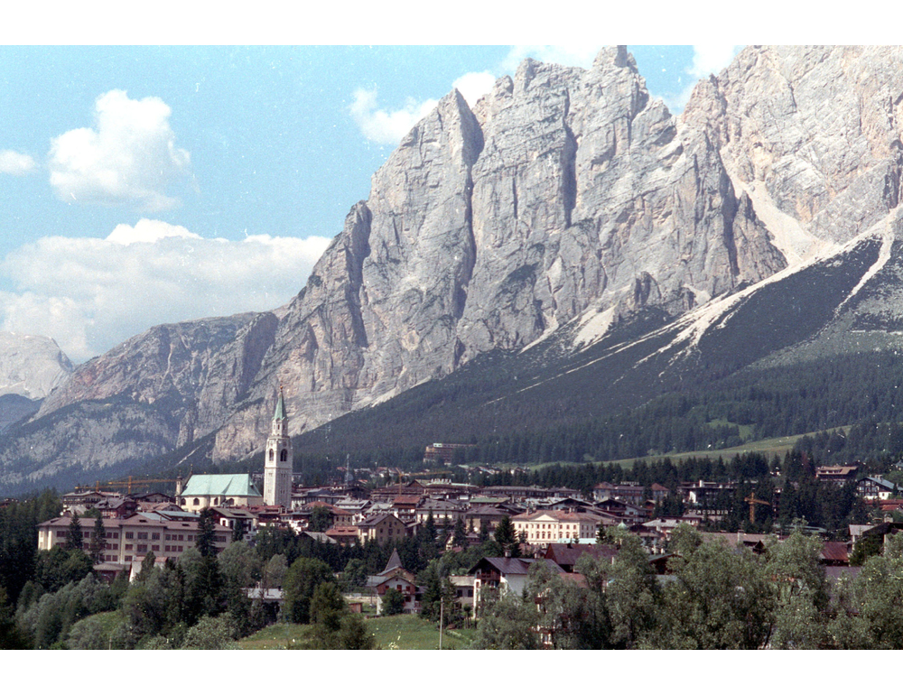 Dai bivacchi all’abbigliamento, Cortina stringe sul turismo ‘cafone’