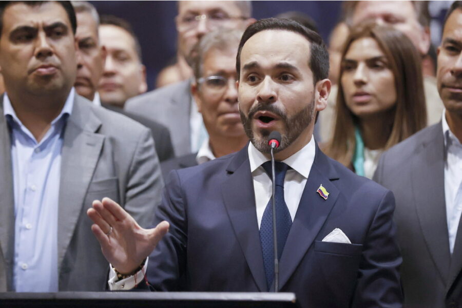 Il nuovo capo dello Stato entra in carica per il mandato 2026-2030 davanti al Congresso