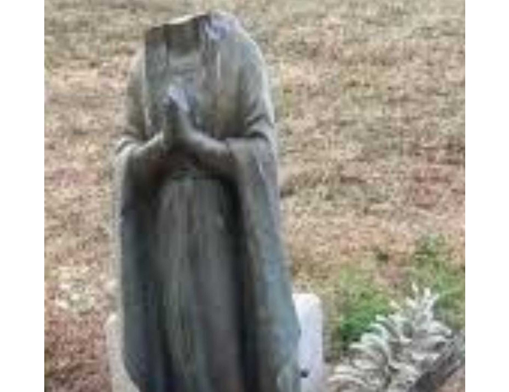 Decapitata la statua della Madonna a Coppito, ‘gesto vile’
