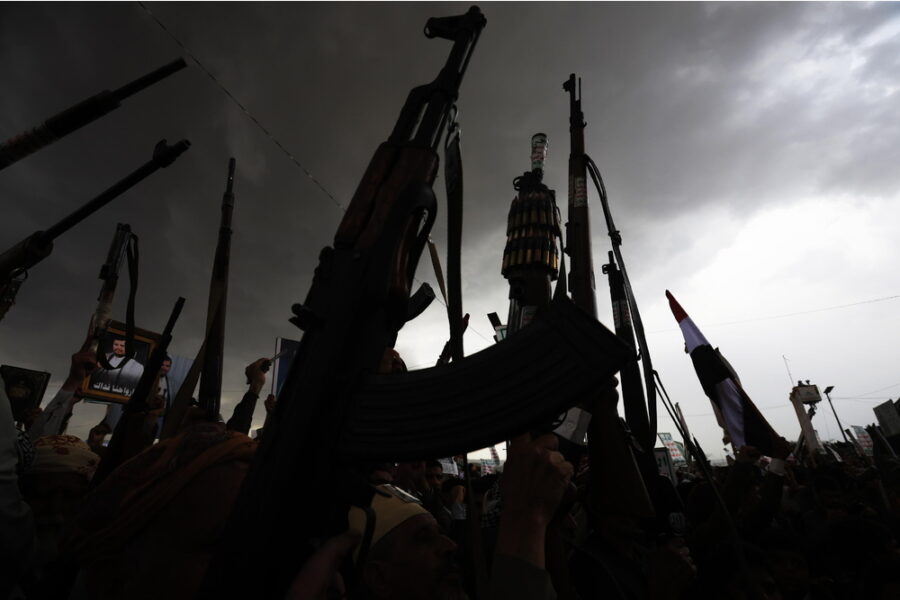 Di fronte alle coste dello Yemen. In salvo i 14 marinai a bordo