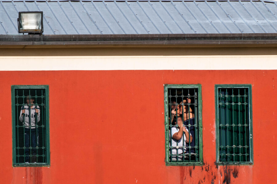 Cinque agenti indagati per cooperazione in omicidio colposo. La salma tornerà in Egitto
