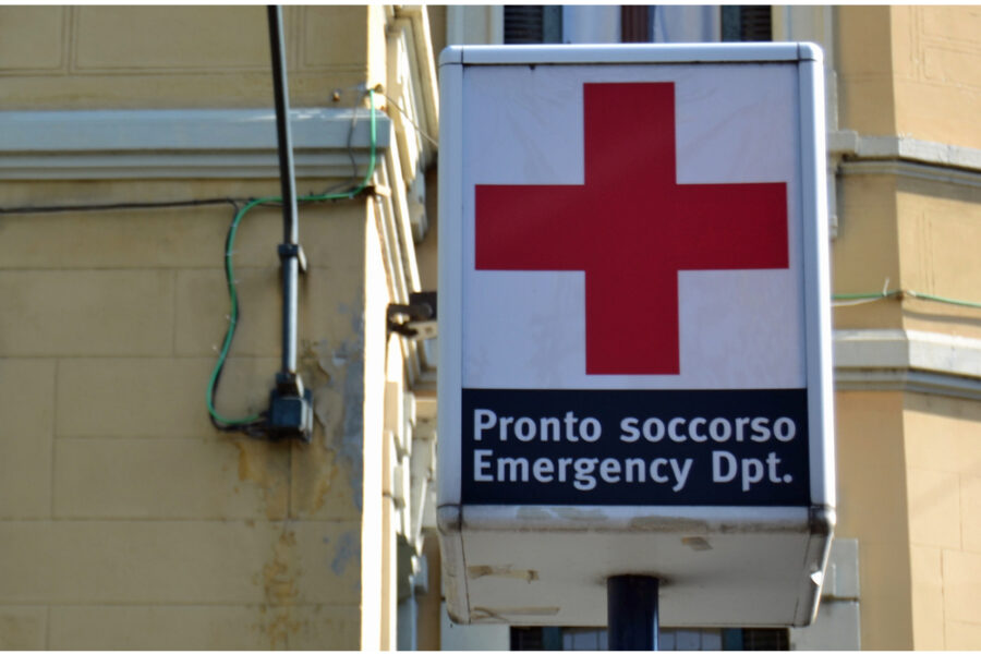 L'aggressore sedicenne già noto per problemi psichiatrici