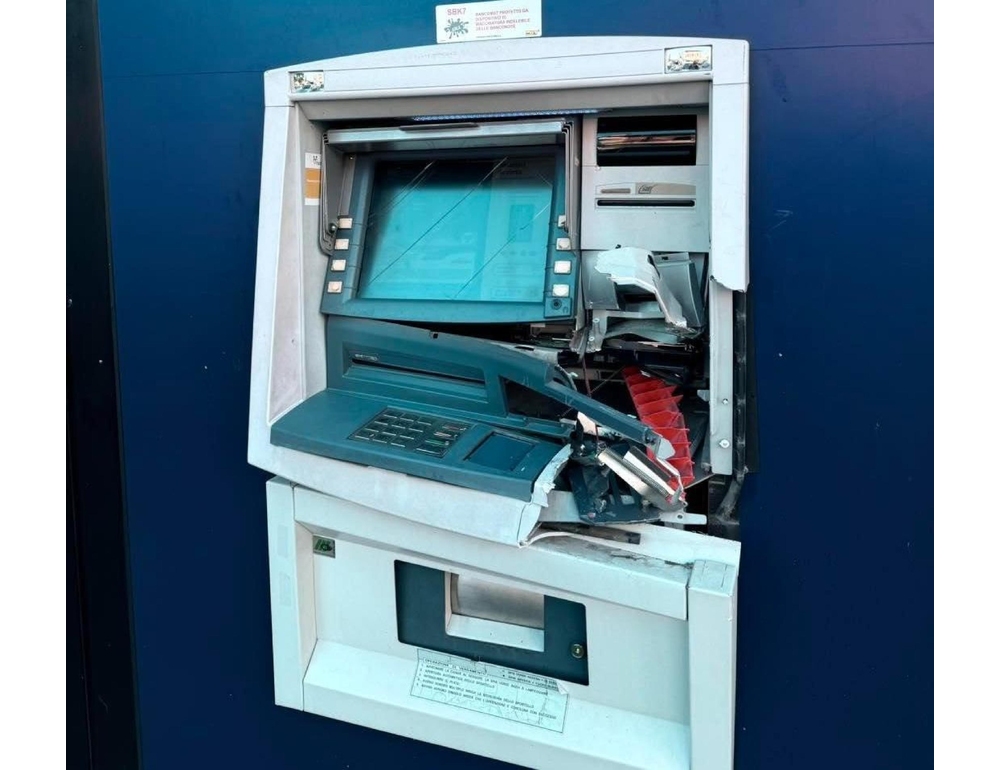 Due assalti al bancomat nel veronese, banditi fanno esplodere sportelli