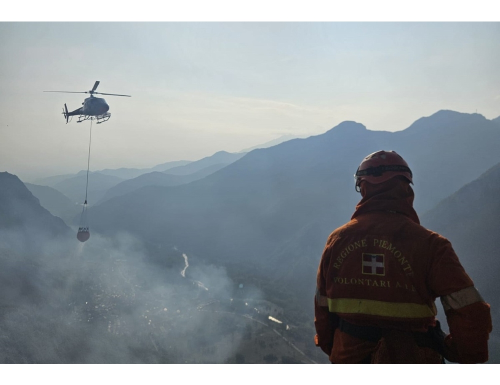 Due canadair per domare le fiamme nel Cuneese