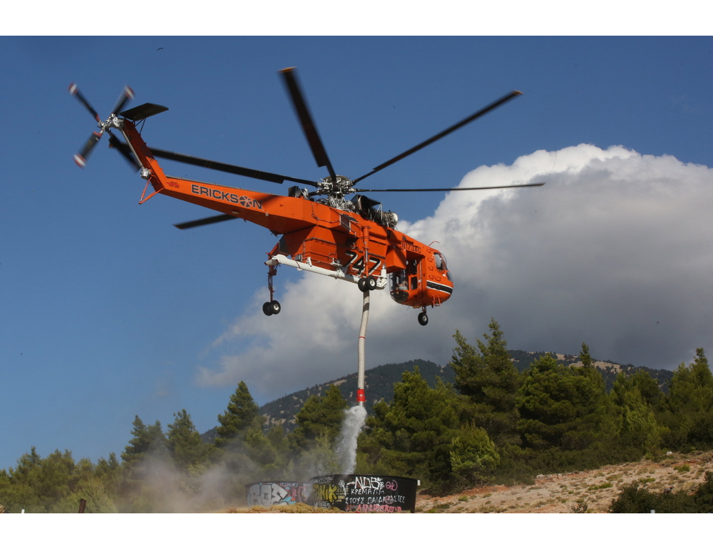 Due elicotteri antincendio si sono scontrati in Grecia