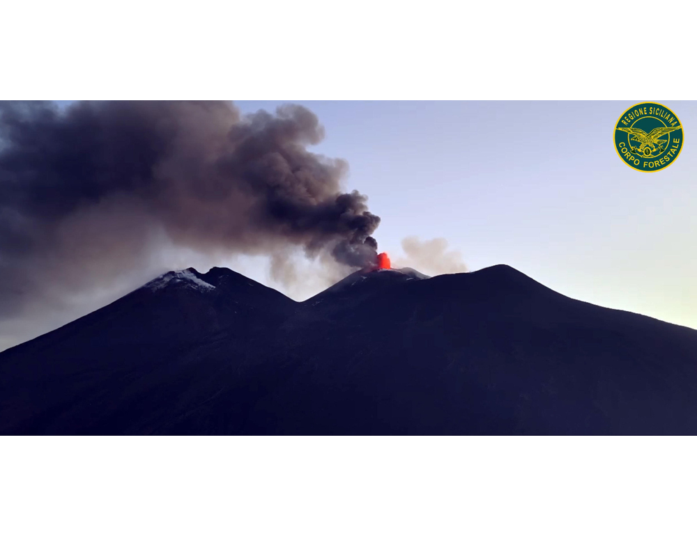 Emissione cenere Etna, sospese attività di volo a Catania fino alle 18