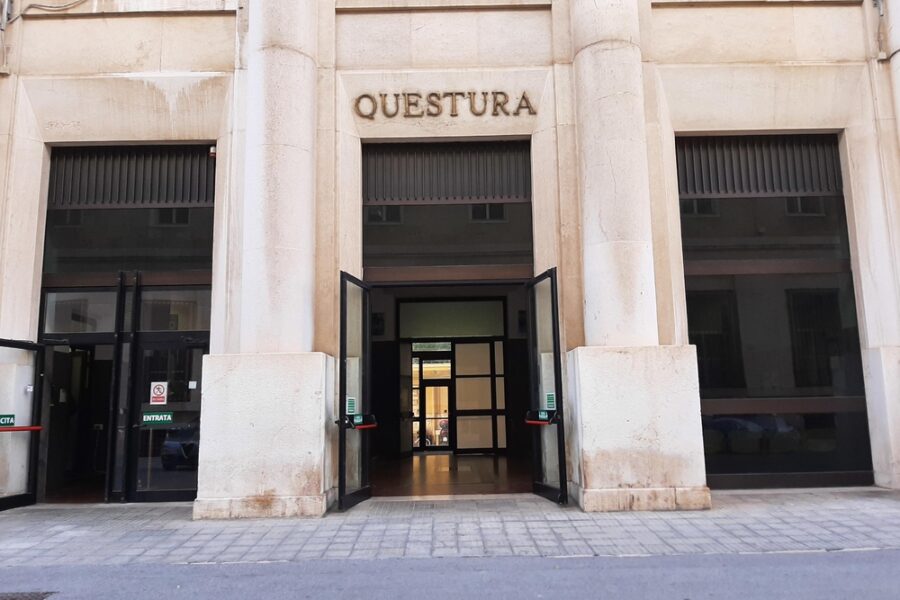 Da accertare se abbiano portato via i contanti