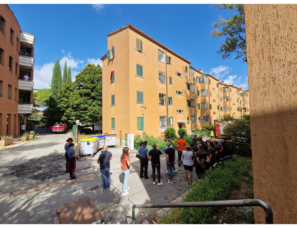 Esplosione in una palazzina a Perugia, sono due i feriti, sarebbero gravi