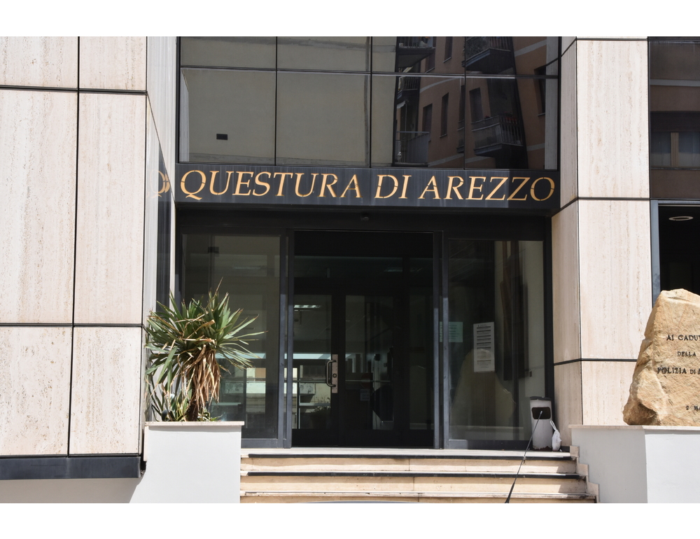 Estremismo online e radicalizzazione, cinque minori denunciati ad Arezzo