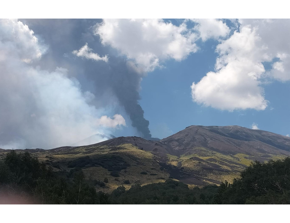 Etna, di nuovo chiuso spazio aereo, sospesi arrivi a Catania fino alle 21