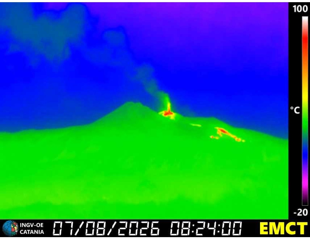 Etna, fontana di lava attenuata, due fratture con colate ad alta quota
