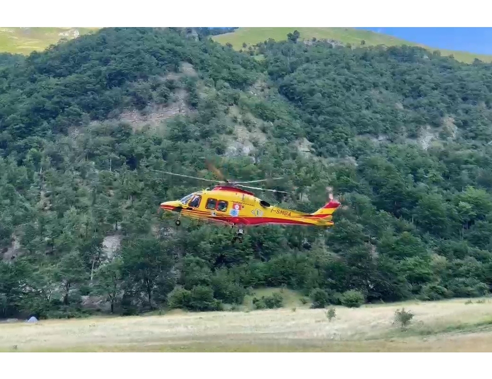 Evacuate con elicottero 29 persone bloccate in due rifugi nel Bergamasco