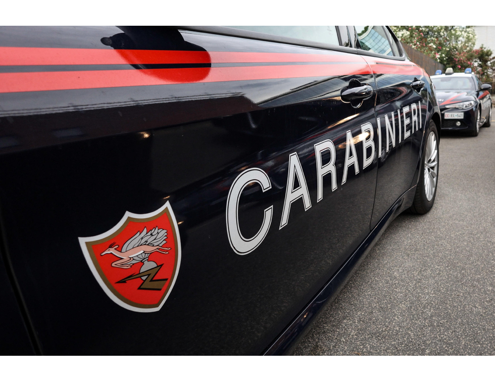 Evade dai domiciliari per cenare con la fidanzata, arrestato 18enne