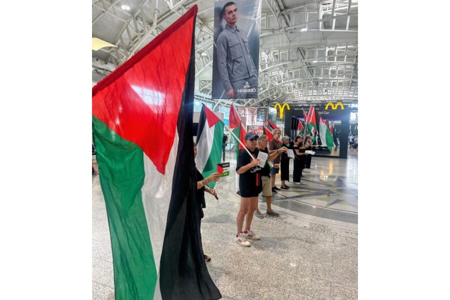 'Stop all'accoglienza di militari israeliani in decompressione'