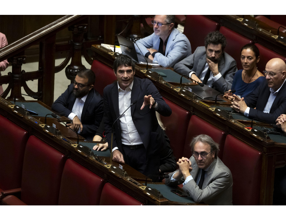 Fratoianni a Conte e Schlein, non siamo in una corsa podistica, serve responsabilità