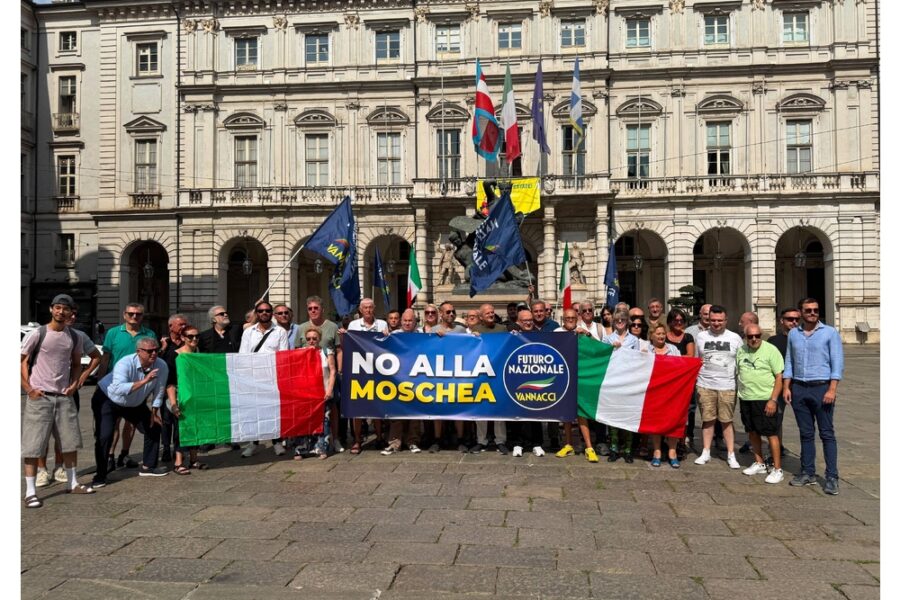 Prima uscita del partito sotto la Mole