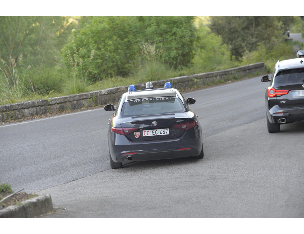 Giallo a Latina, due anziani trovati morti vicino all’auto