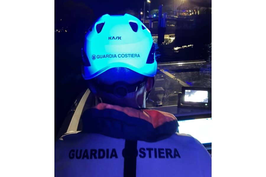 Alle ricerche partecipano sommozzatori Vigili del Fuoco e Guardia Costiera