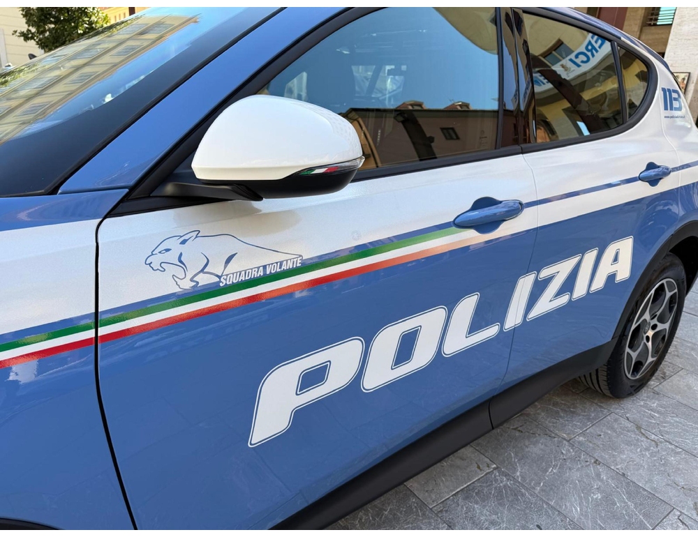 Giovane turista straniero ferito a bottigliate a Napoli durante rapina