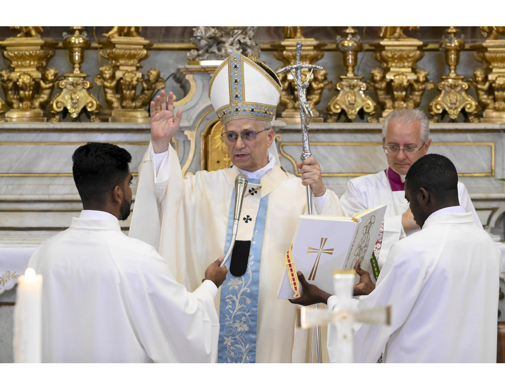 Il Papa, ‘il mondo impone canoni estetici che ci imprigionano’