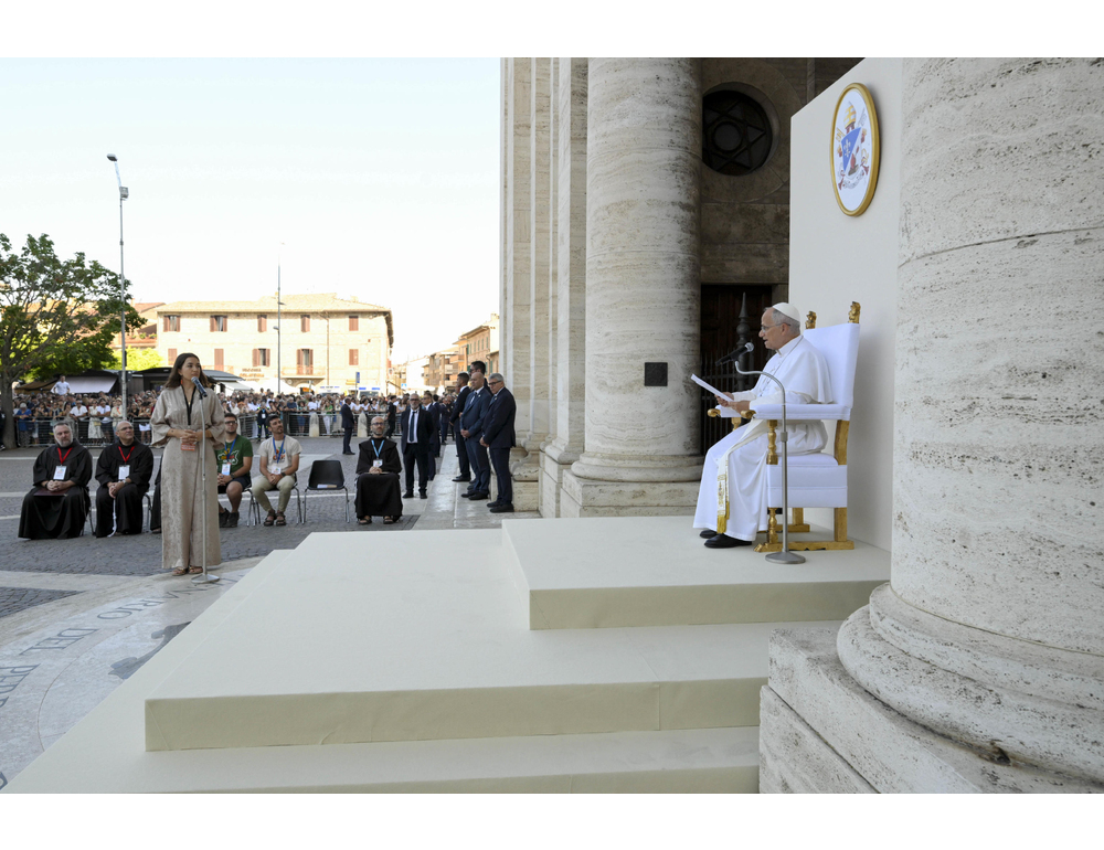 Il Papa, servire la pace, la politica come responsabilità