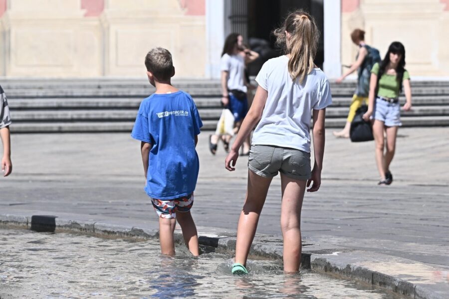 Le due città oggi e domani in arancione. Bollini verdi in crescita