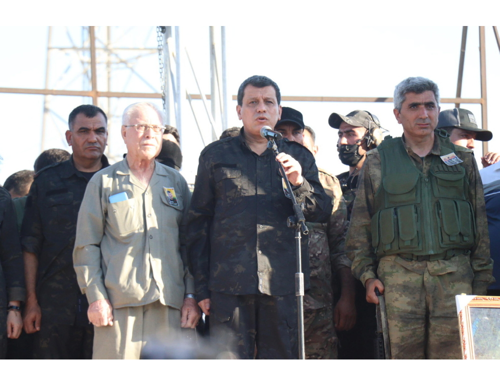Il comandante delle forze curde in Siria annuncia lo scioglimento