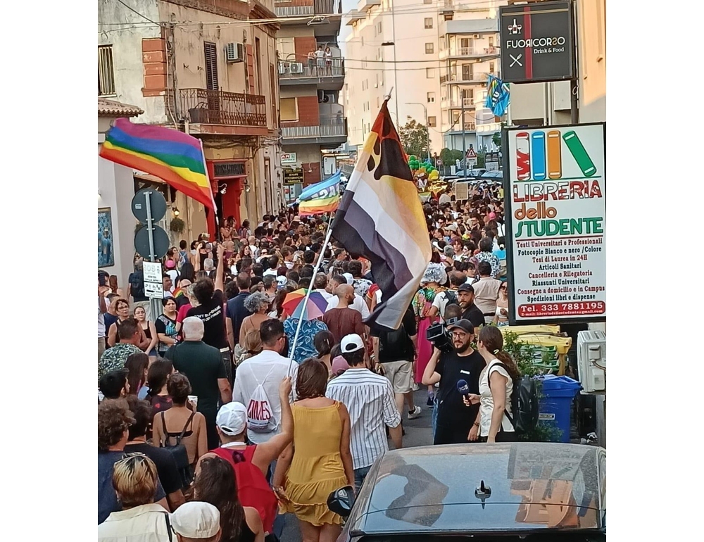 Il pride arriva per la prima volta a Catanzaro, grande partecipazione