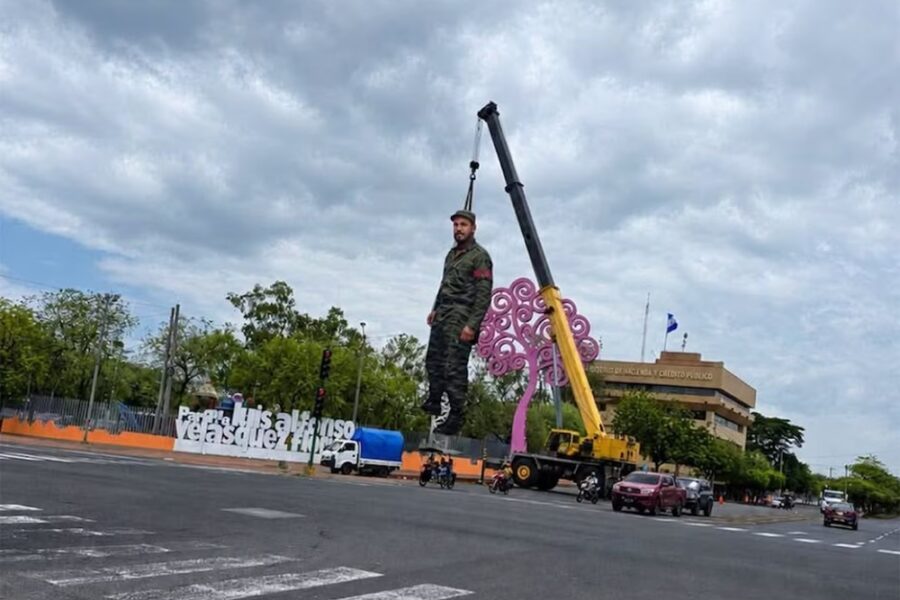ANSAIn-Nicaragua-una-gigantesca-statua-di-Fidel-Castro-per-i-100-anni-della-nascita