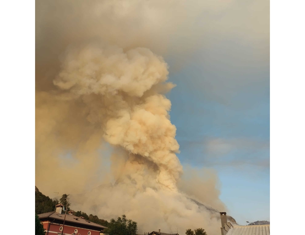 In arrivo secondo Canadair per incendio in Carnia che brucia da 10 giorni