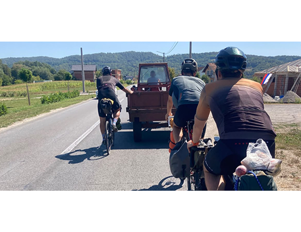 In bici sulla rotta balcanica ‘per documentare il dramma dei migranti’