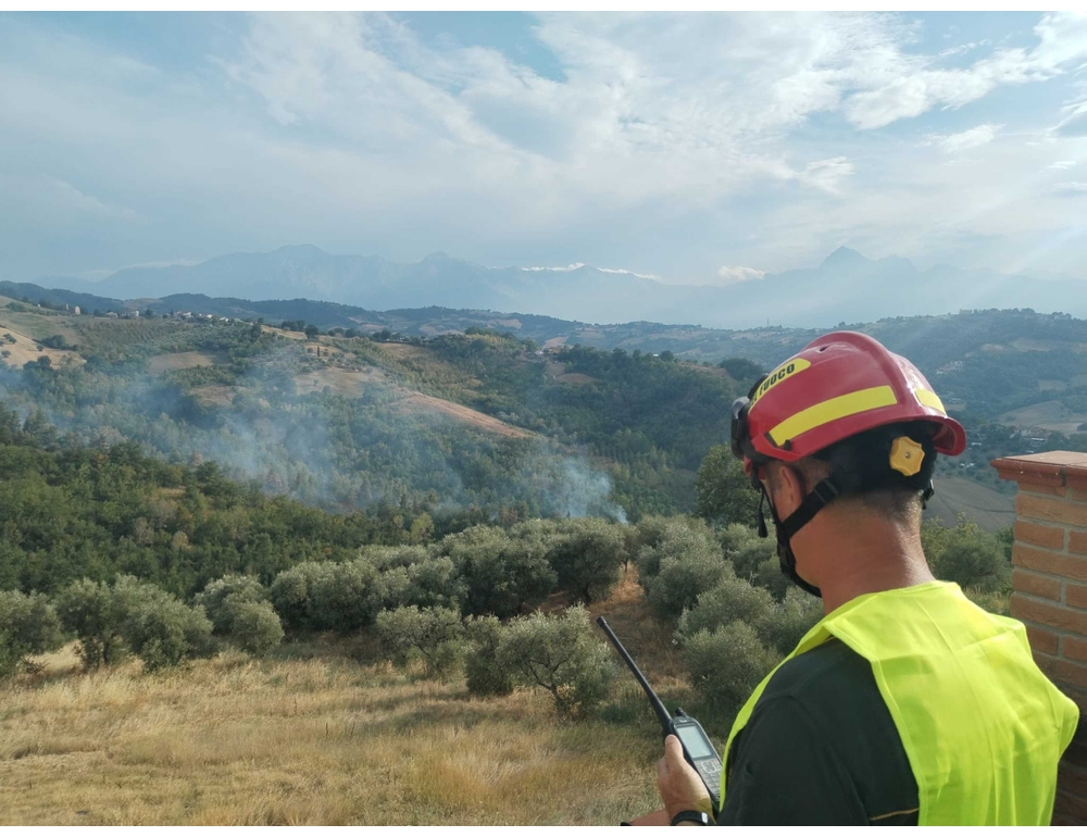 Incendi nel Teramano, ancora elicotteri in azione