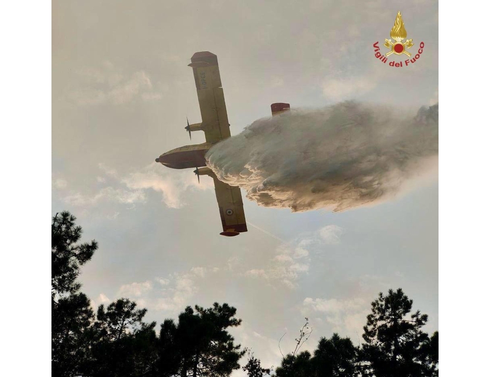 Incendi nel Vco non ancora sotto controllo, si proteggono le abitazioni