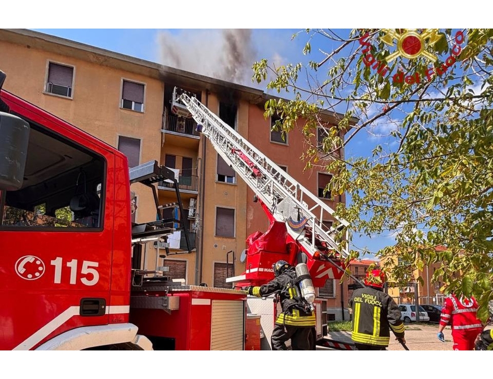 Incendio in un appartamento Aler a Vigevano, muore un uomo di 60 anni
