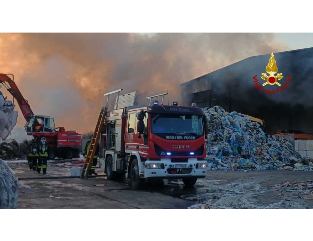Incendio in una azienda di rifiuti a San Benedetto del Tronto